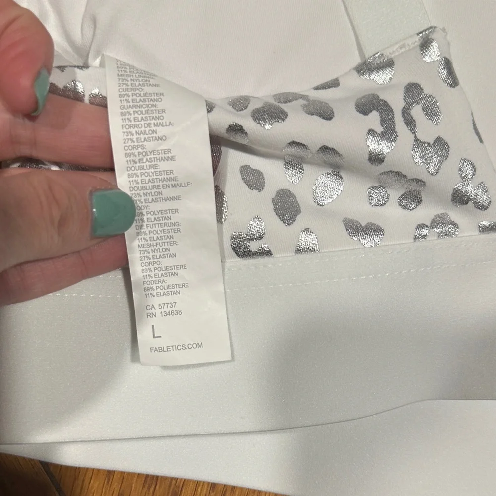 *FABLETICS* Silver Metallic x White Leopard Print V-Neck Sports Bra Size Large - Picture 6 of 6